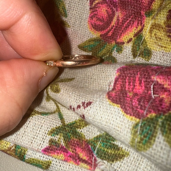 FLASH SALE!!! Elegant Gold Ring with Sparkling Stones - Picture 4 of 8